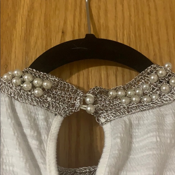 Gimmicks Large Pearl Peasant Top - Picture 4 of 5